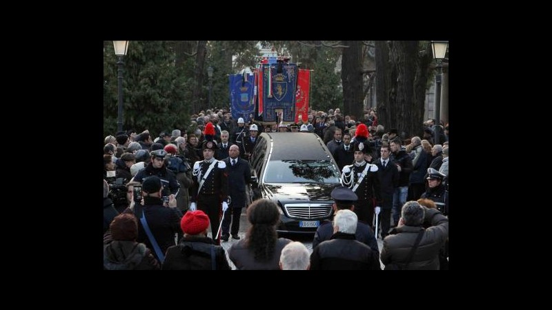 Montalcini, migliaia di torinesi accolgono la salma al cimitero