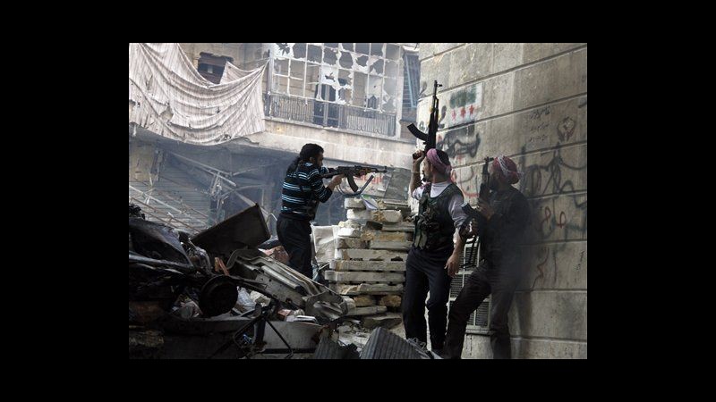 Siria, bombardata stazione servizio a Damasco: diverse vittime