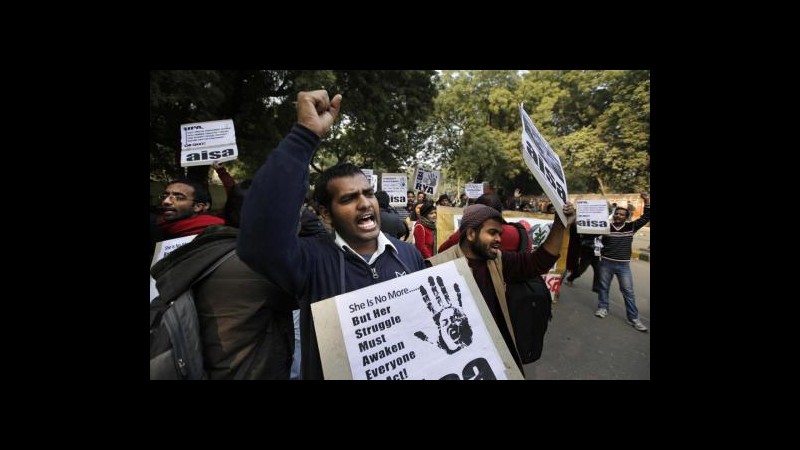 India valuta sospensione di deputati accusati di violenze sulle donne