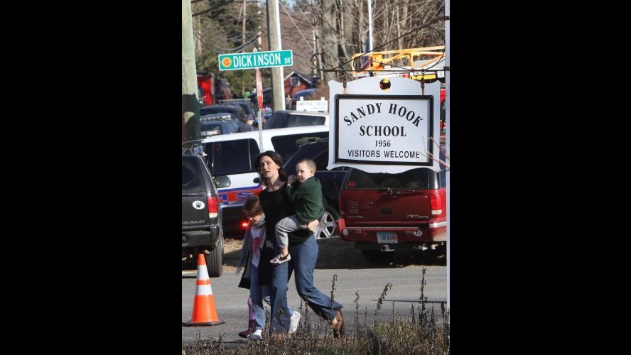 Strage Newtown, porte aperte in nuova scuola per alunni Sandy Hook