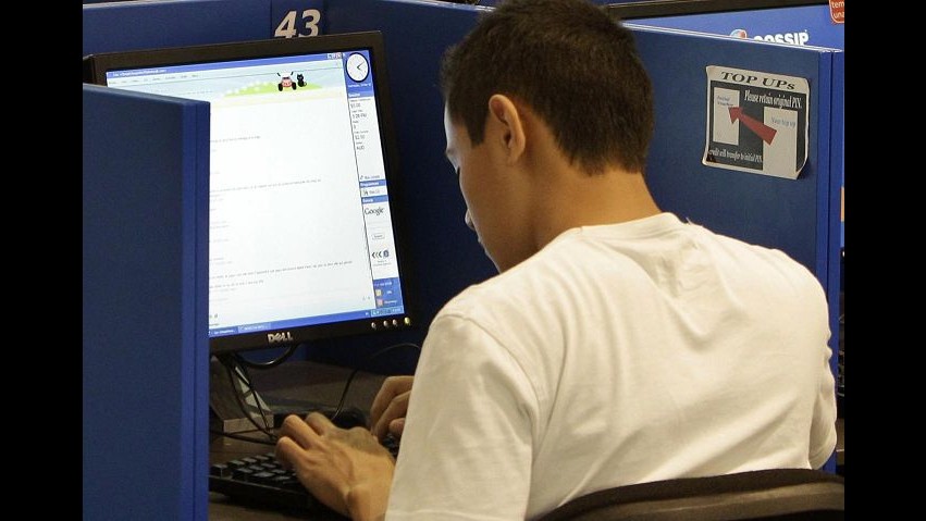 Napoli, 11enne si finge pedofilo su Facebook e scatena panico a scuola