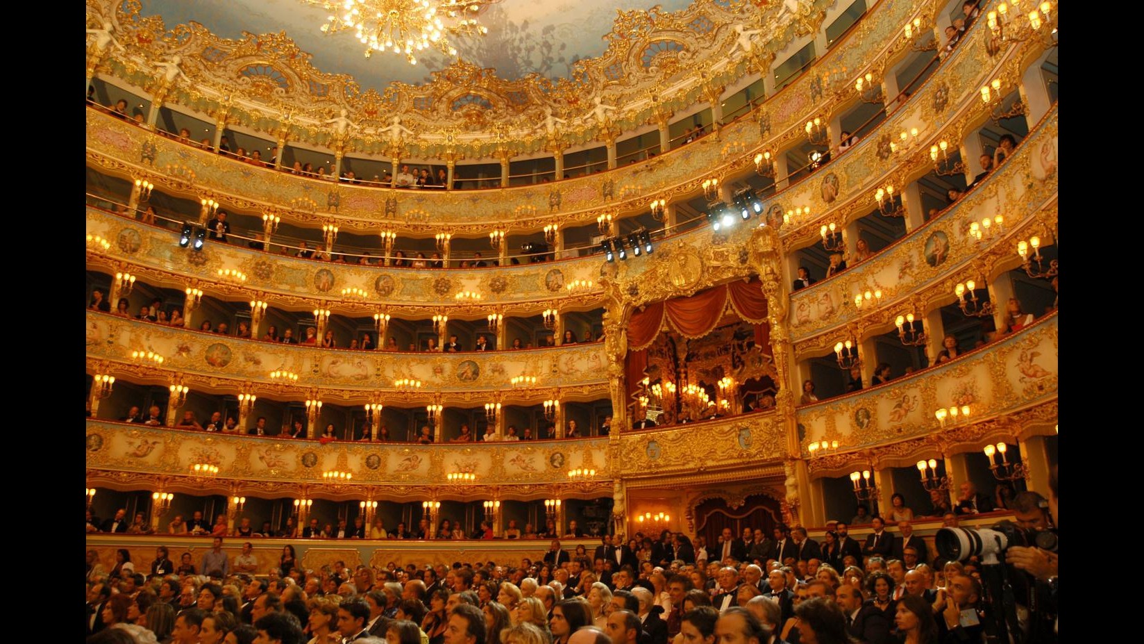 Capodanno, concerto alla Fenice di Venezia: sul podio Gardiner