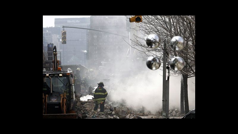 Esplosione New York, bilancio sale a 8 morti, ricerche proseguono