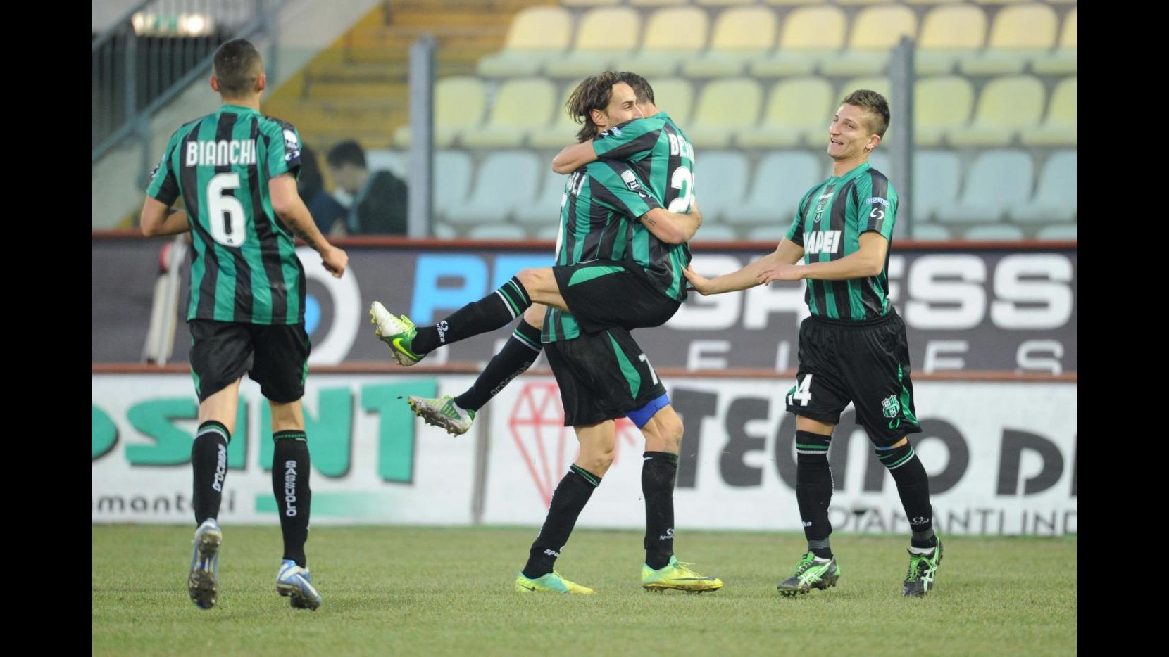 Serie B, Sassuolo chiude anno con botto: 5-0 al Cesena. Pari Livorno