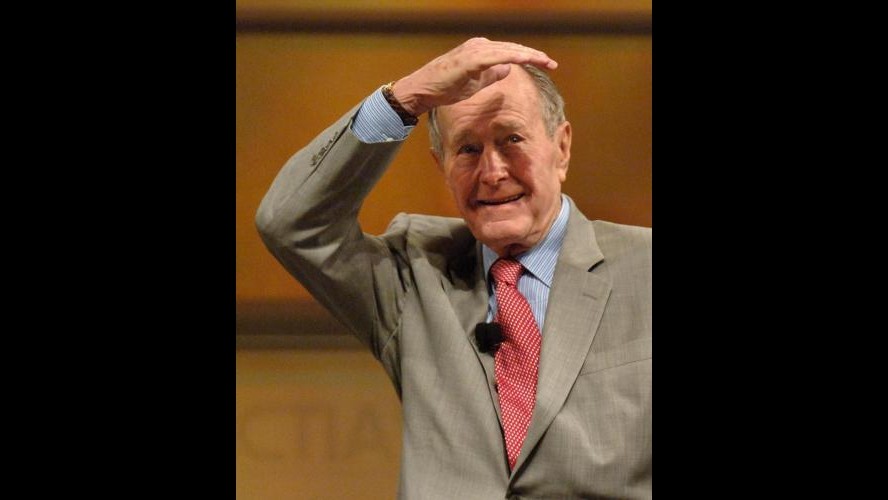 Gaffe di Der Spiegel: pubblica online necrologio di Bush padre