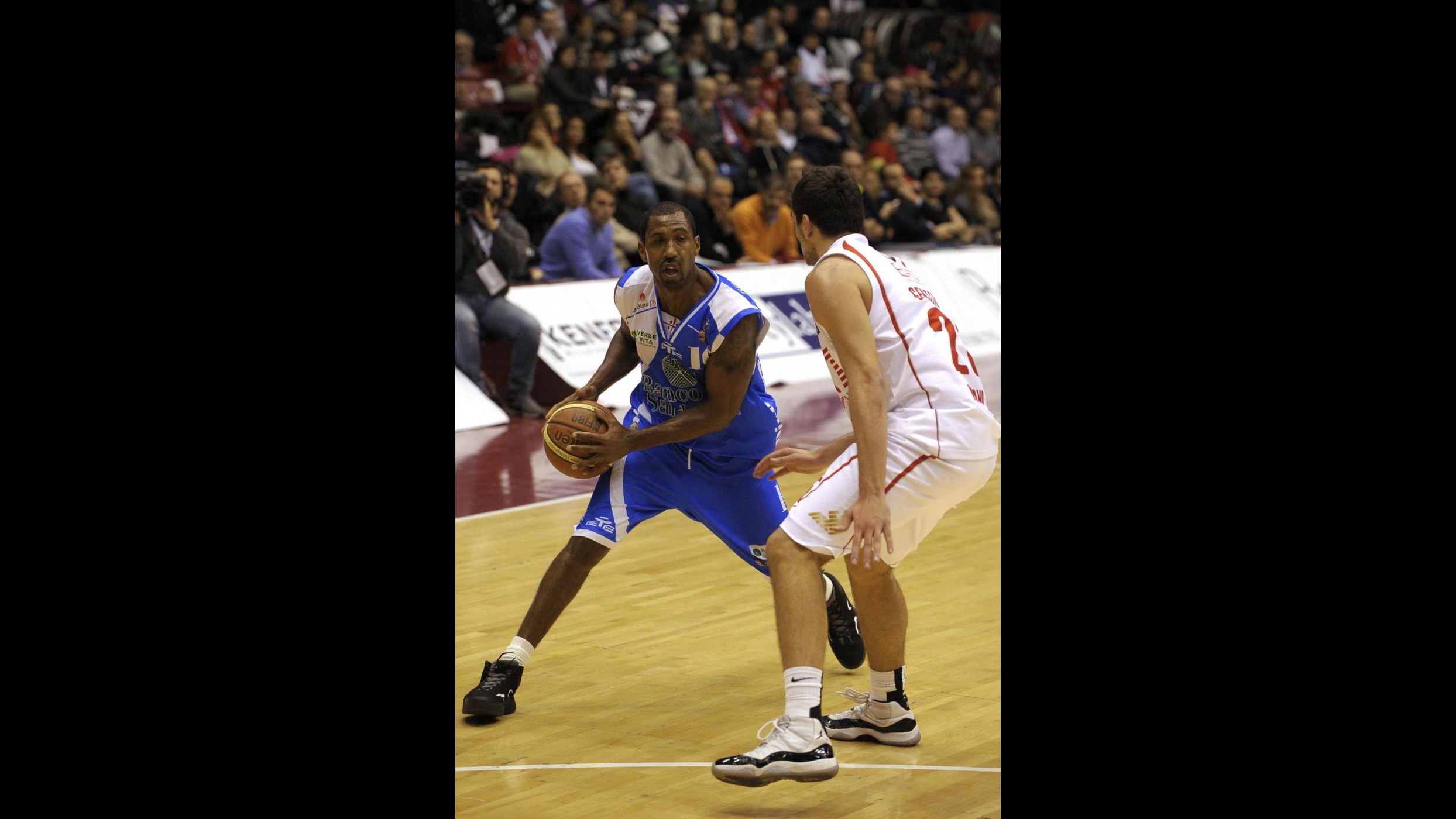 Basket, Sassari rullo compressore: Virtus Bologna ko 81-67