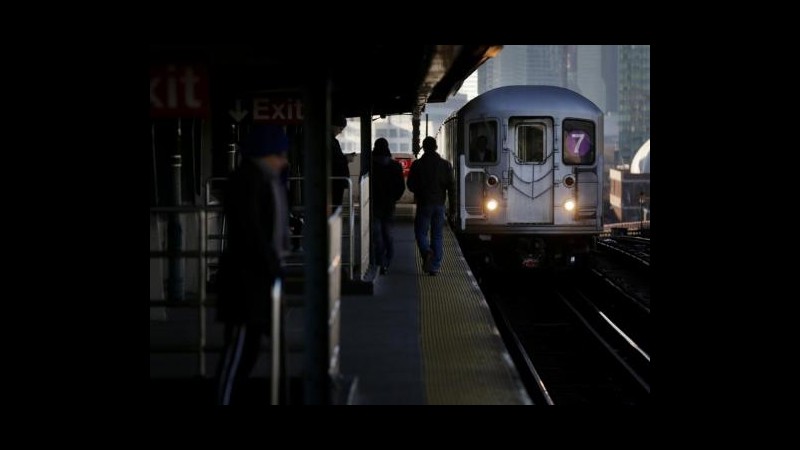 Spinse uomo sotto metro New York: ‘Dopo 11 settembre odio musulmani’