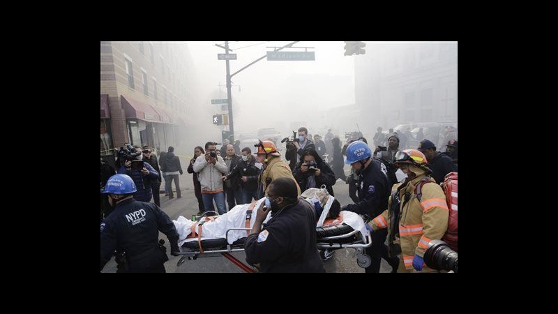 Esplosione a New York: crolla un palazzoAlmeno un morto e 15 feriti