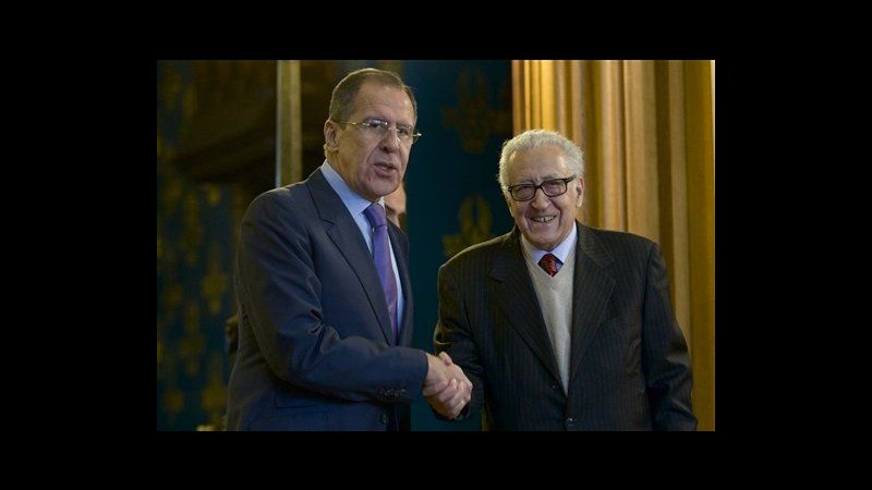 Siria, Brahimi incontra Lavrov: Piano Ginevra base per soluzione crisi
