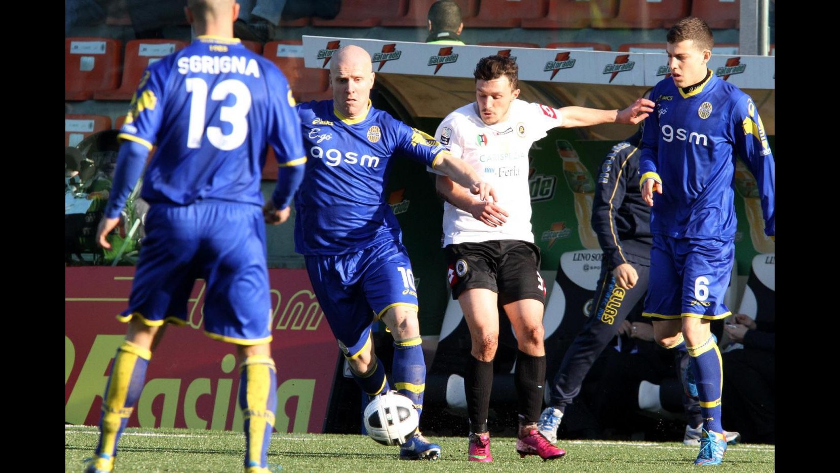 Serie B, Verona espugna La Spezia. Pari Livorno a Padova, cade Varese