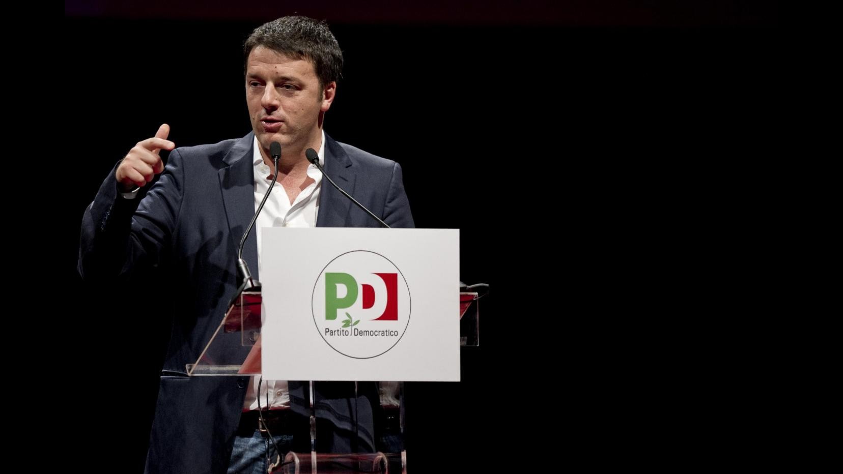 Torino, Renzi apre la campagna del Pd. “La sinistra cambi altrimenti è destra”