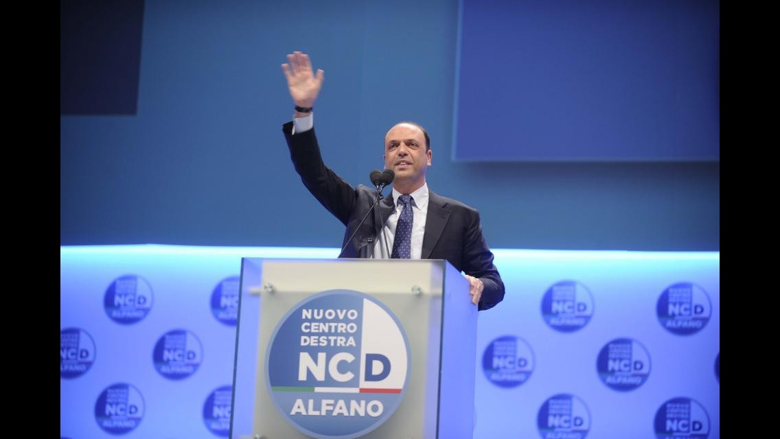 Governo, Alfano a Renzi: Contento di condividere la sfida del cambiamento