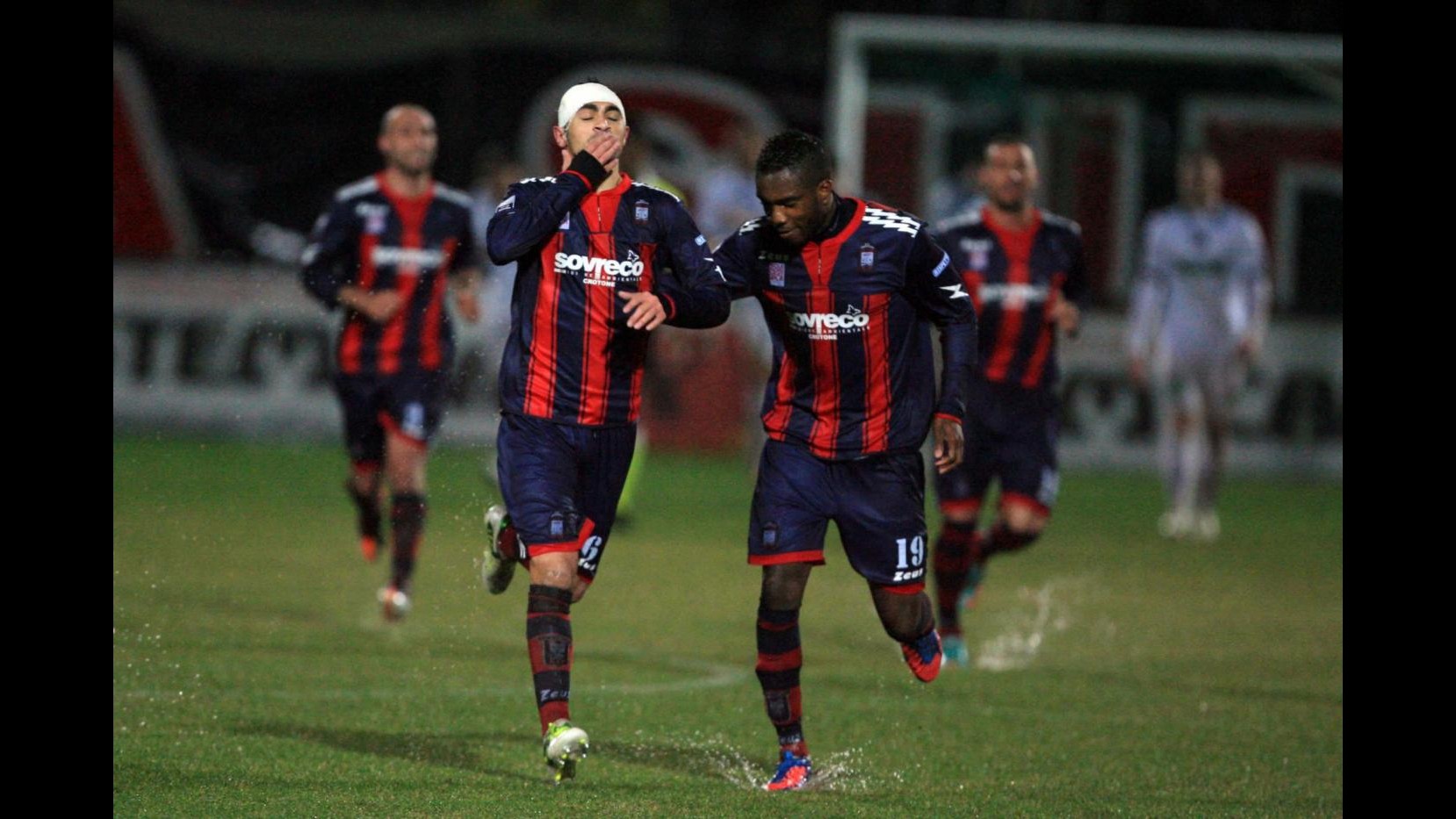 Serie B riparte con sorpresa: Sassuolo cade 2-1 a Crotone
