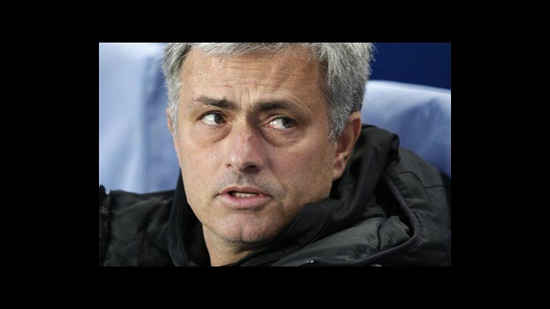 Premier League, Chelsea: Mourinho multato per proteste contro arbitro