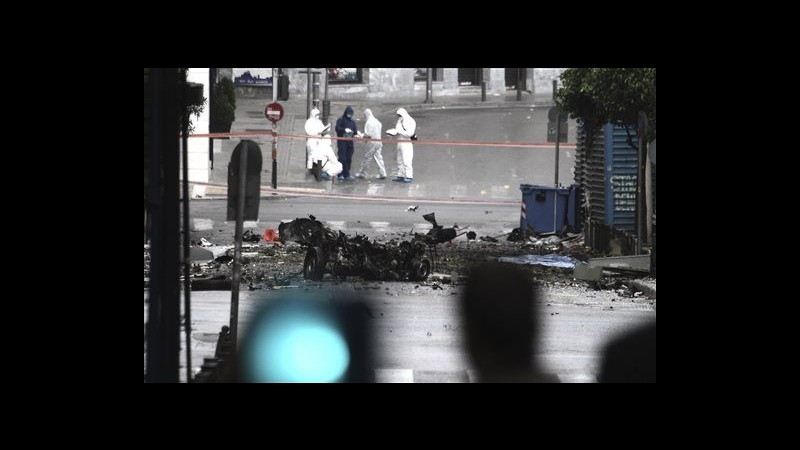 Atene, autobomba fuori dalla Banca centrale: danni, ma nessuna vittima