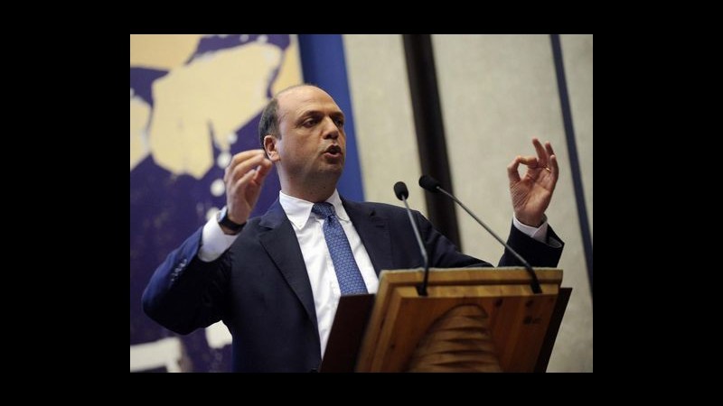Immigrati, Alfano: Non possiamo accoglierli tutti