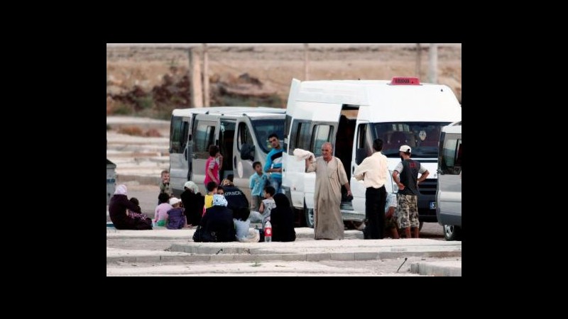 Siria, governo: Profughi e attivisti opposizione tornino in patria