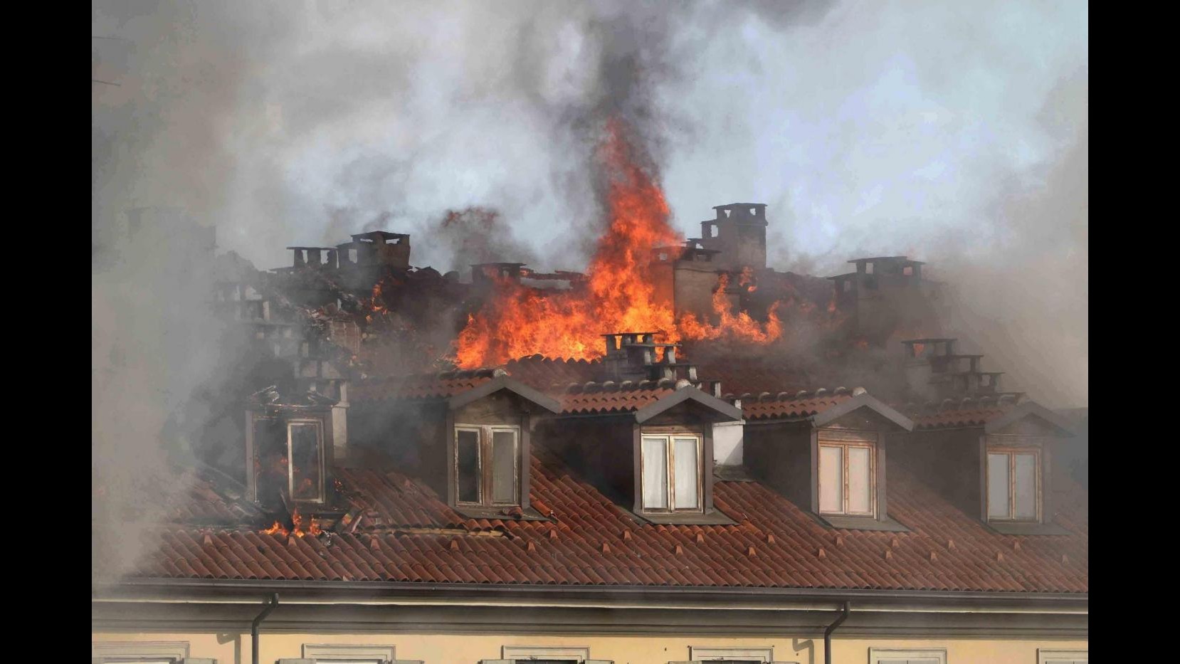 Incendio in abitazione a Livorno: muore bimbo di 10 anni
