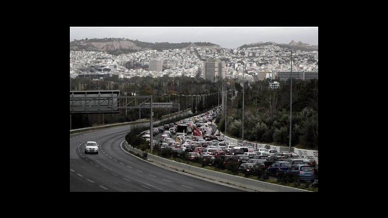Grecia, raid polizia contro sit-in personale metro in sciopero