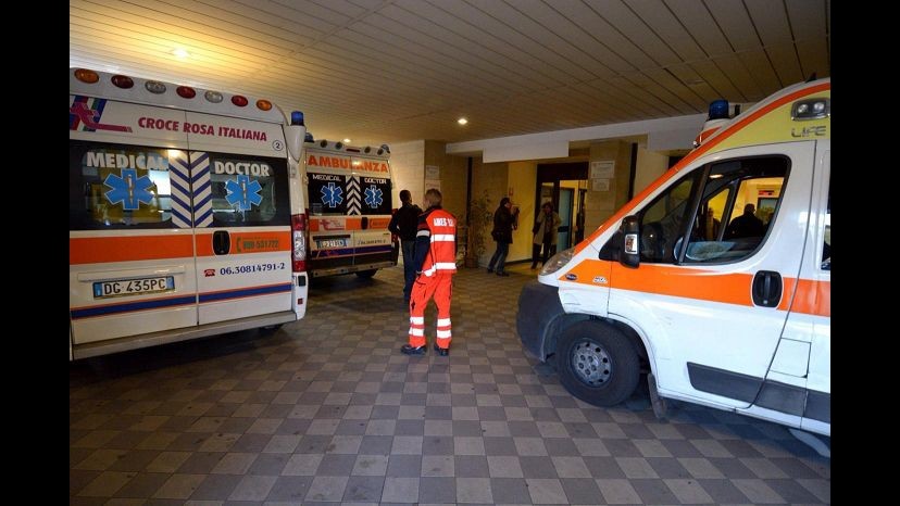Roma, giocano con coltelli: gita finisce in tragedia, muore 16enne