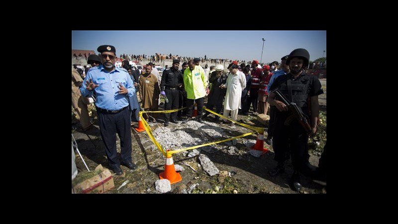 Pakistan, bomba al mercato a Islamabad: 21 morti, 77 feriti