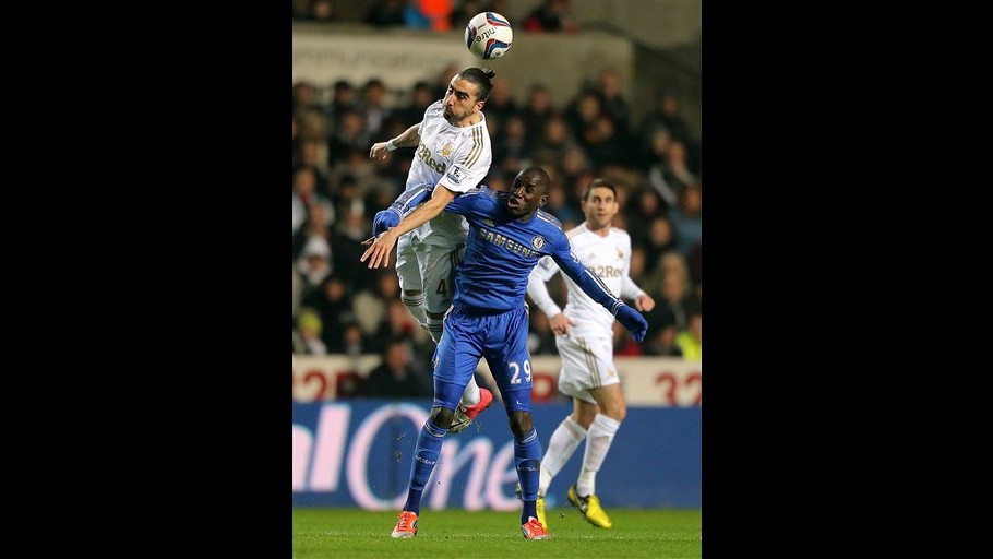 Coppa Lega, Swansea elimina Chelsea ed è in finale. Follia Hazard