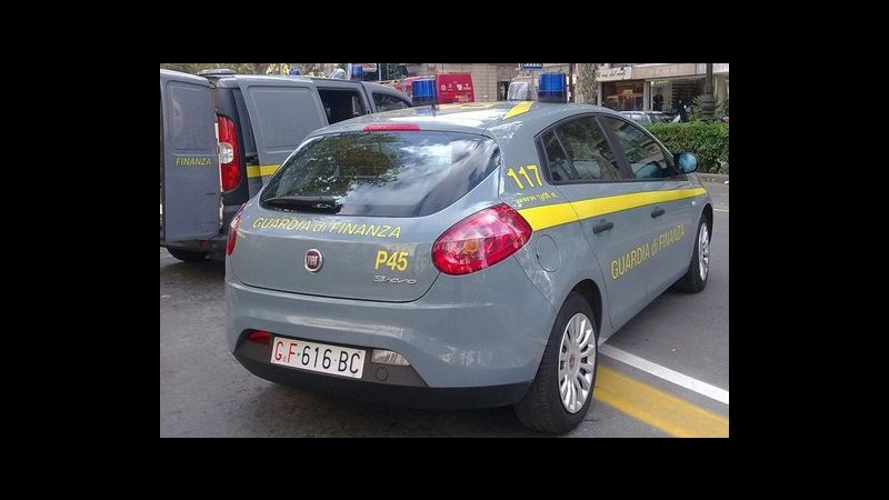 Bologna, intercettazione ‘ndrangheta: ‘Spariamo al giornalista’. In manette anche 3 poliziotti