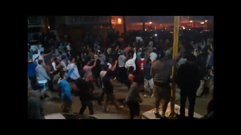 California, degenera la festa di primavera: scontri e cento arresti