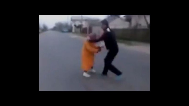 Romania, video choc di aggressione: ma denuncia è per disturbo quiete