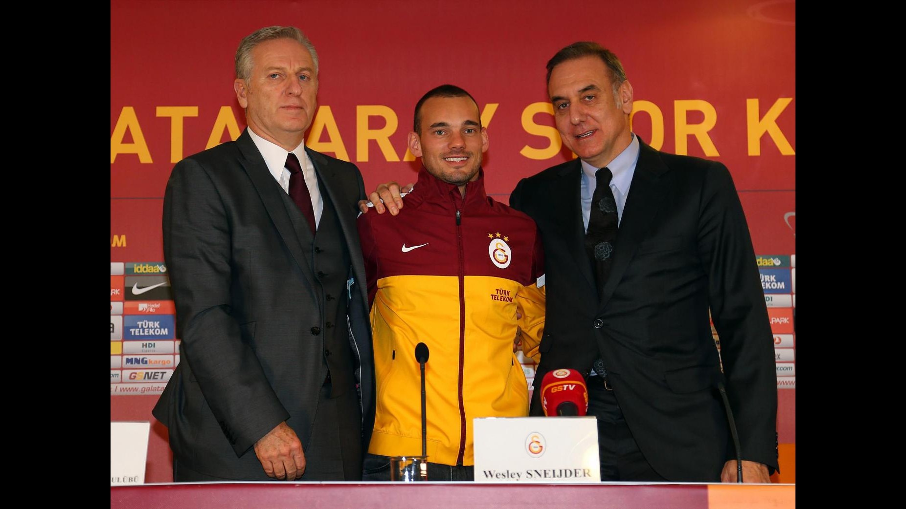 Sneijder al Galatasaray: Mi manda Mourinho. Tutto ok con Moratti