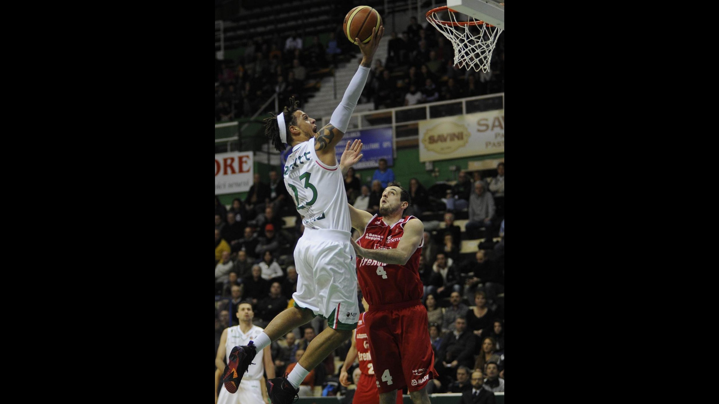 Basket, Serie A: Siena doma Reggio Emilia 64-49 nel posticipo