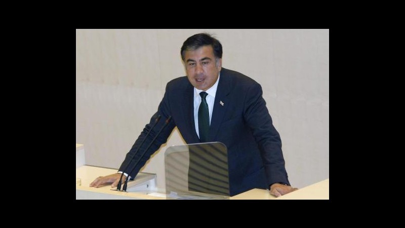 Georgia, mille persone in piazza per chiedere dimissioni Saakashvili