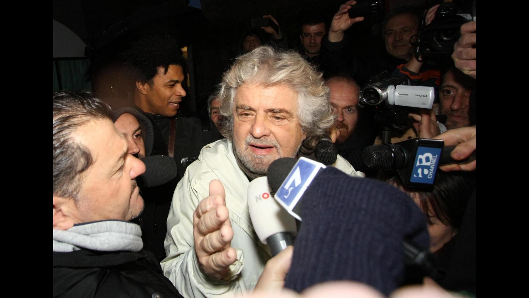 Grillo: Berlusconi è un ologramma, io invece sono in tutte le piazze