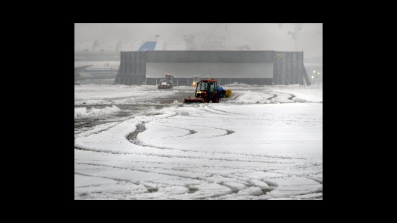 Maltempo in Regno Unito: 400 voli cancellati a Heathrow