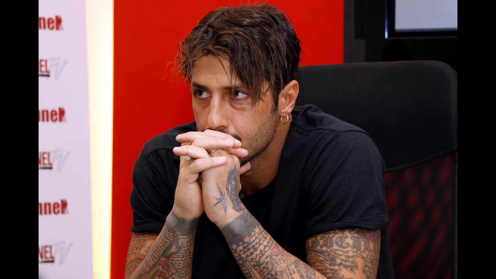 Fabrizio Corona è ufficialmente un latitante, ricercato all’estero