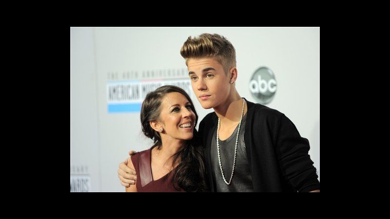 La madre di Justin Bieber produce video contro gli aborti