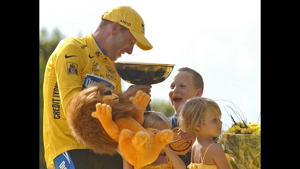 Ciclismo, Armstrong: Ho detto a mio figlio Luke di non difendermi più