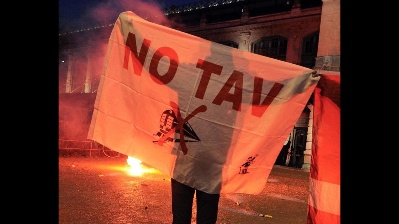 Cuneo, rapinarono 40enne durante manifestazione ‘No Tav’, 2 arresti