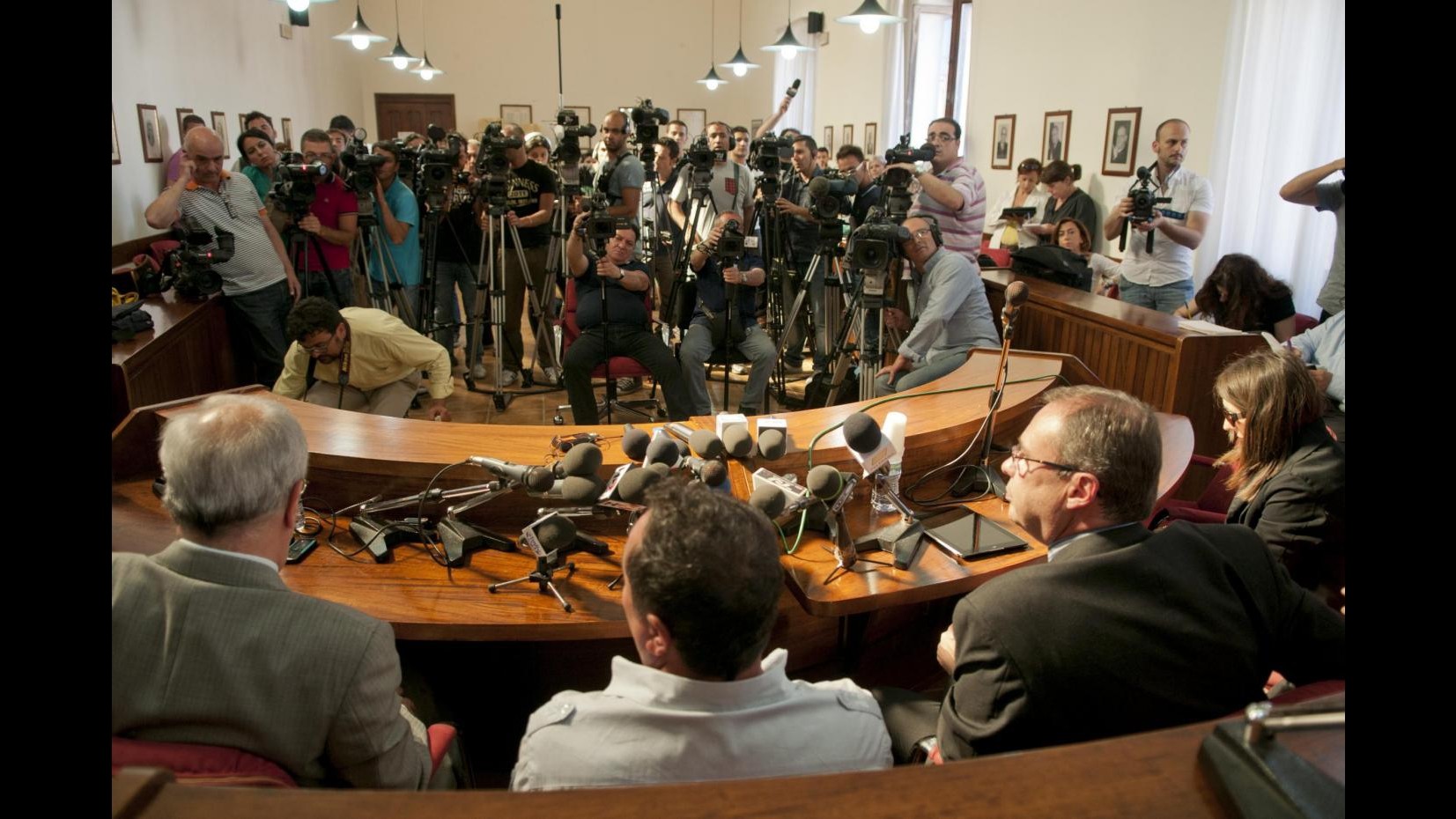 Brindisi, Vantaggiato in aula. Compagni di Melissa: Vogliamo giustizia