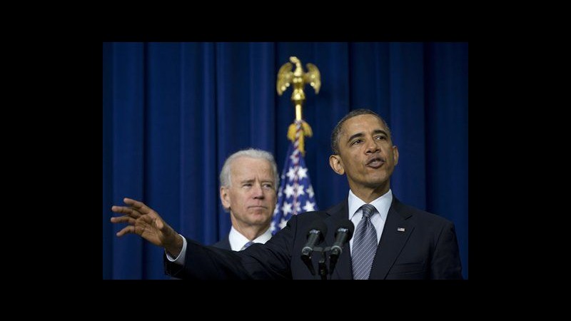 Obama firma decreti su controllo armi: ‘Bimbi più importanti di lobby’