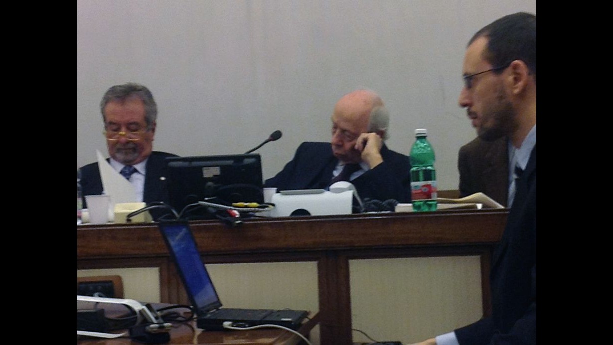 Dini dorme a lavori commissione. Barbato scatta e pubblica su Facebook