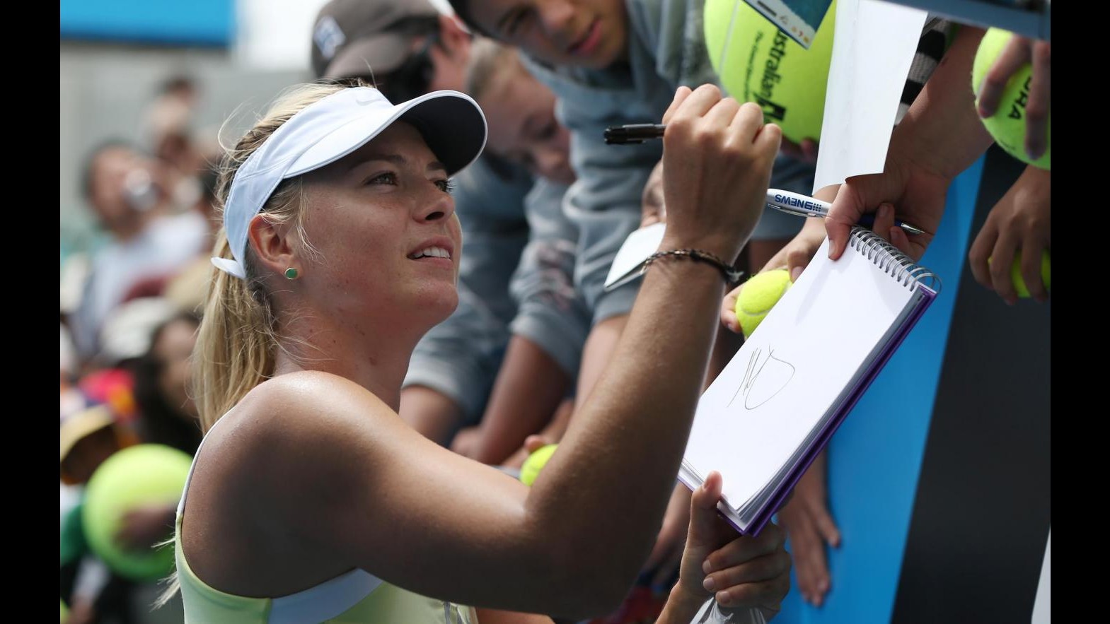 Australian Open, super Sharapova e Radwanska al 3° turno. Stosur ko