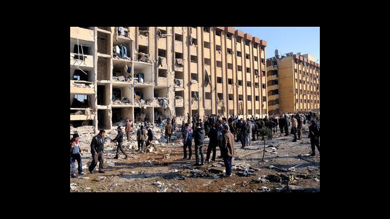 Siria, strage all’università di Aleppo: oltre 80 vittime