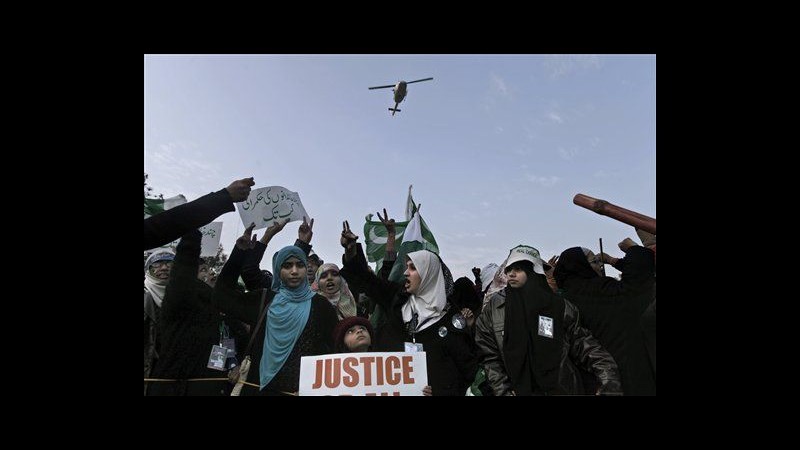 Corte suprema Pakistan ordina l’arresto del premier Ashraf
