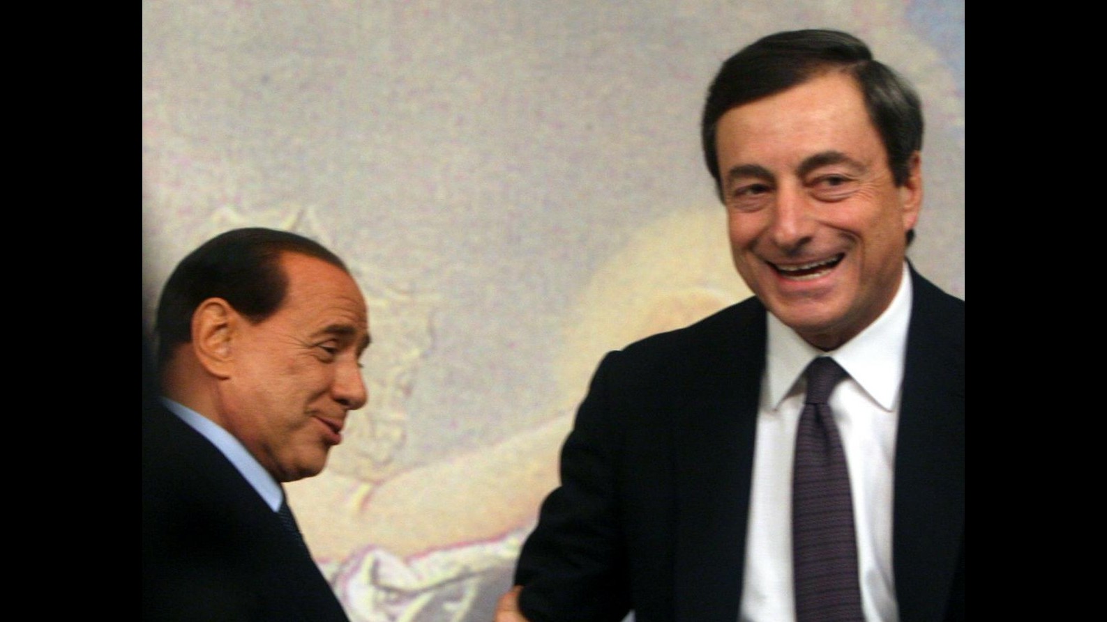Draghi smentisce canditatura al Quirinale: Resto alla Bce fino al 2019