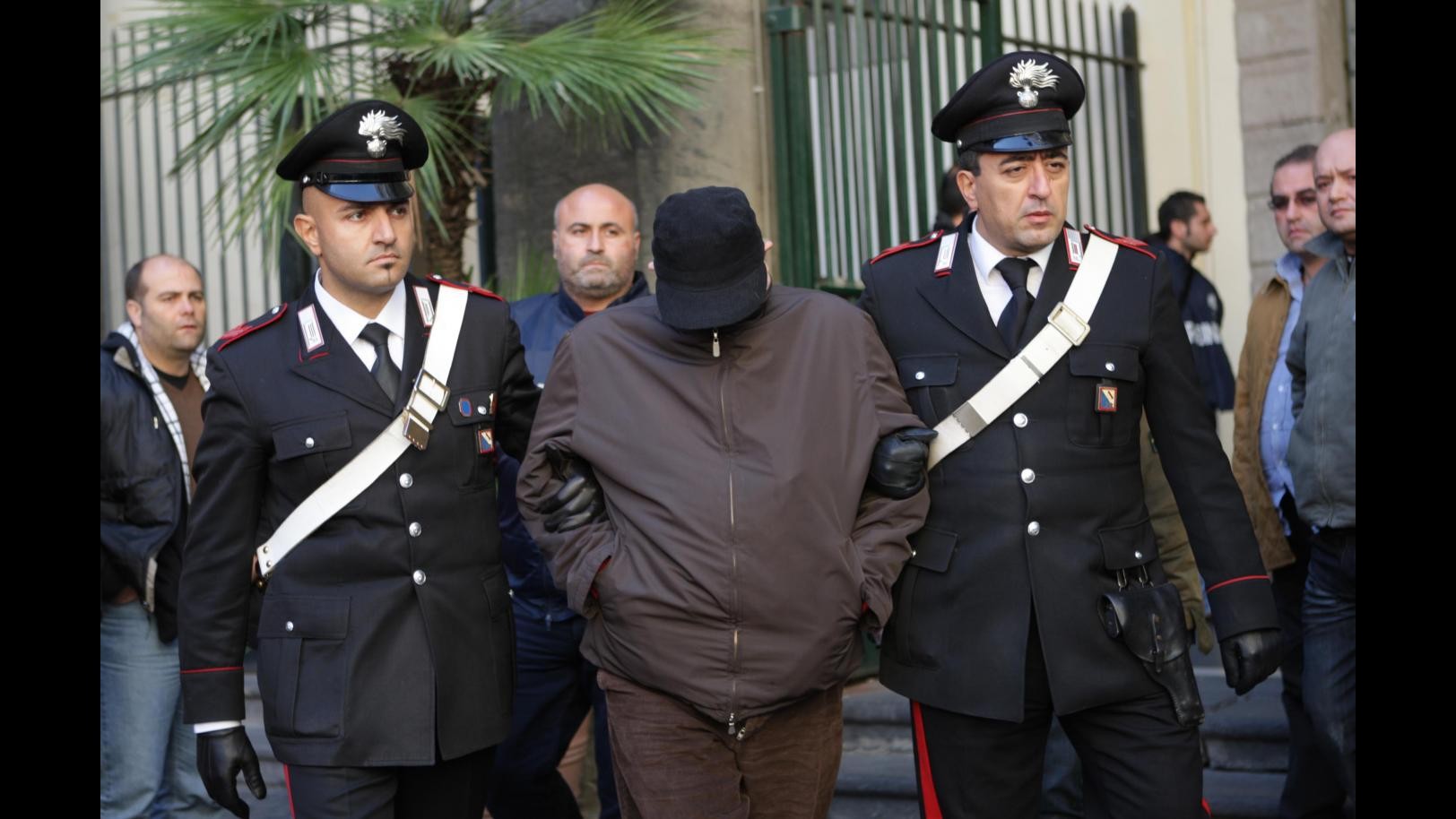 Cosenza, ha abusato per 10 anni della figlia adottiva, arrestato orco