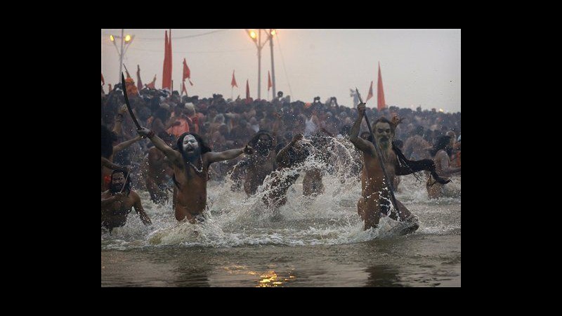India, al via Kumbh Mela: 3 milioni si sono già immersi nel Gange