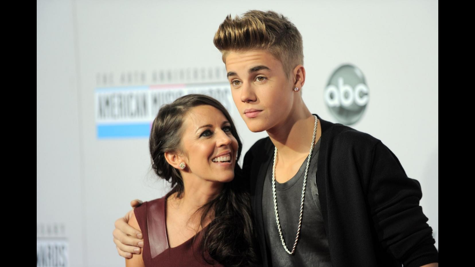 Mamma Justin Bieber prende le distanze da polemiche sull’aborto