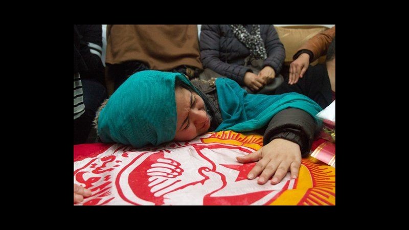 Tunisia si ferma: funerali Belaid e primo sciopero generale da 35 anni