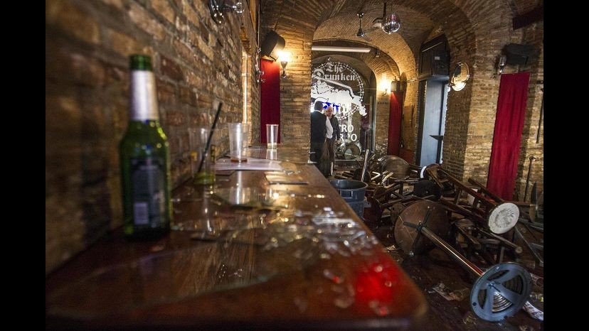 Roma, raid in pub contro tifosi inglesi: 3 arresti, 2 sono ultrà Lazio